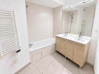  Appartement à louer 3 pièces 61 m²