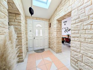  Propri�t�/ch�teau � vendre 8 pi�ces 214 m�