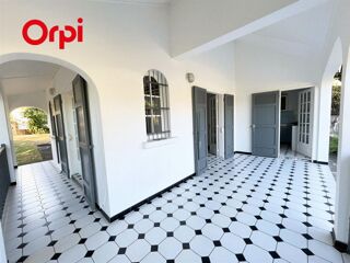  Villa à louer 5 pièces 160 m²