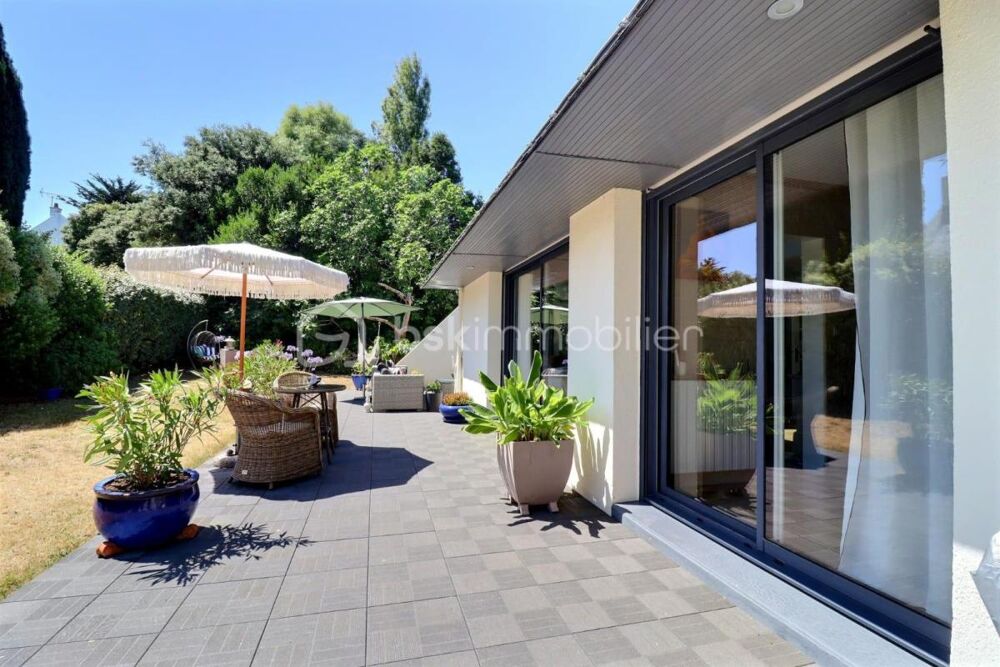 MAGNIFIQUE MAISON D'ARCHITECTE, AU CALME, AU PIED DES COMMERCES ET PROCHE GARE
