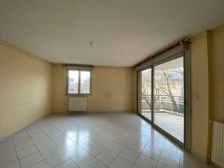  Appartement à louer 3 pièces 81 m²