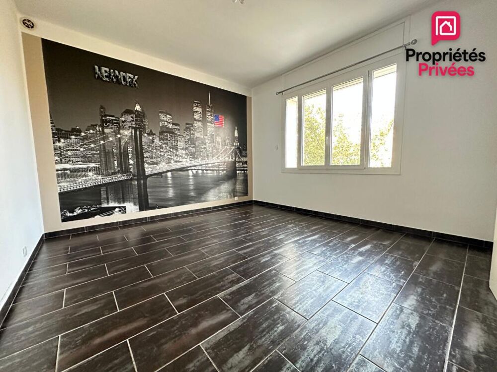 Location Maison Miramas - Maison familiale de plus de 300 m² avec piscine couverte, T3 indépendant et grand garage Miramas