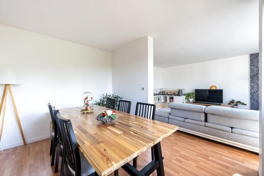 Dernier étage - appartement de 82 m² avec balcons et box