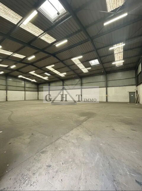 Batiment ind&eacute;pendant a vendre 1100 m&sup2; Brie-Comte-Robert 1250000 77170 Brie comte robert
