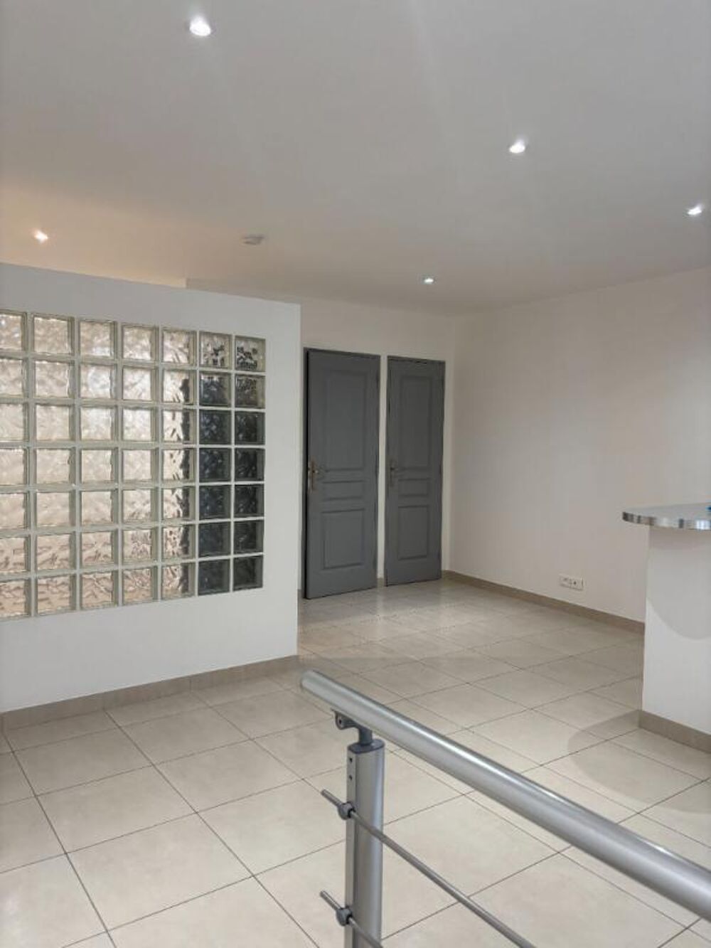 Vente Appartement Appartement T1 refait à neuf La roquebrussanne