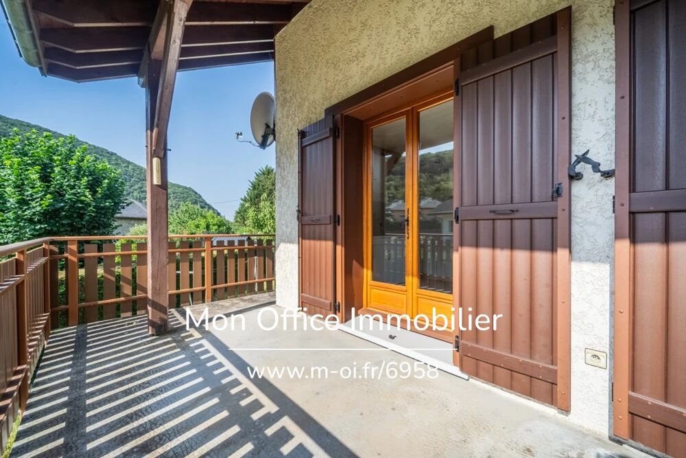 Référence : 6958-TCA - Maison 5 pièces - jardin plat de plus de 1000m2 - garage - à raffraichir (74330 La Balme de Sillingy sect