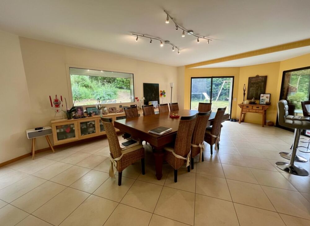 à vendre  Propriété/château Angicourt (60940)