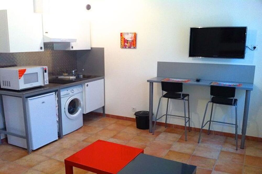 STUDIO DE 21.82 M2 À PROXIMITÉ DU LYCÉ DE LA FORBINE