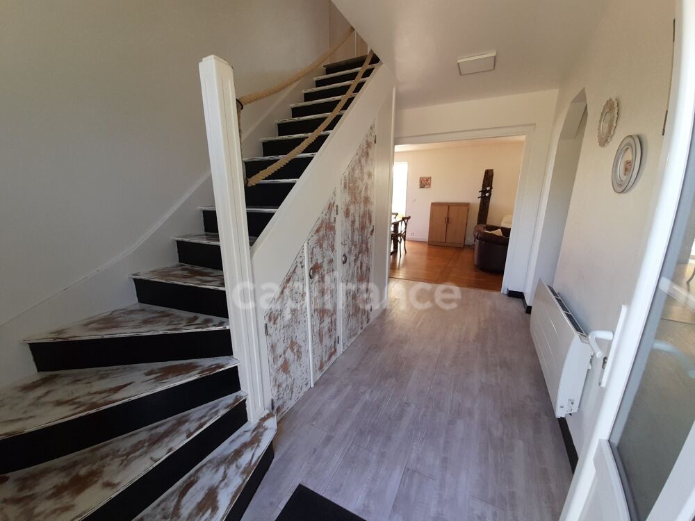 Maison à vendre 6 pièces LOCRONAN (29180)- Parcelle de 656 m2- Surface habitable: 151.82m2 -4 chambres- 2 salles d'eau- garage-