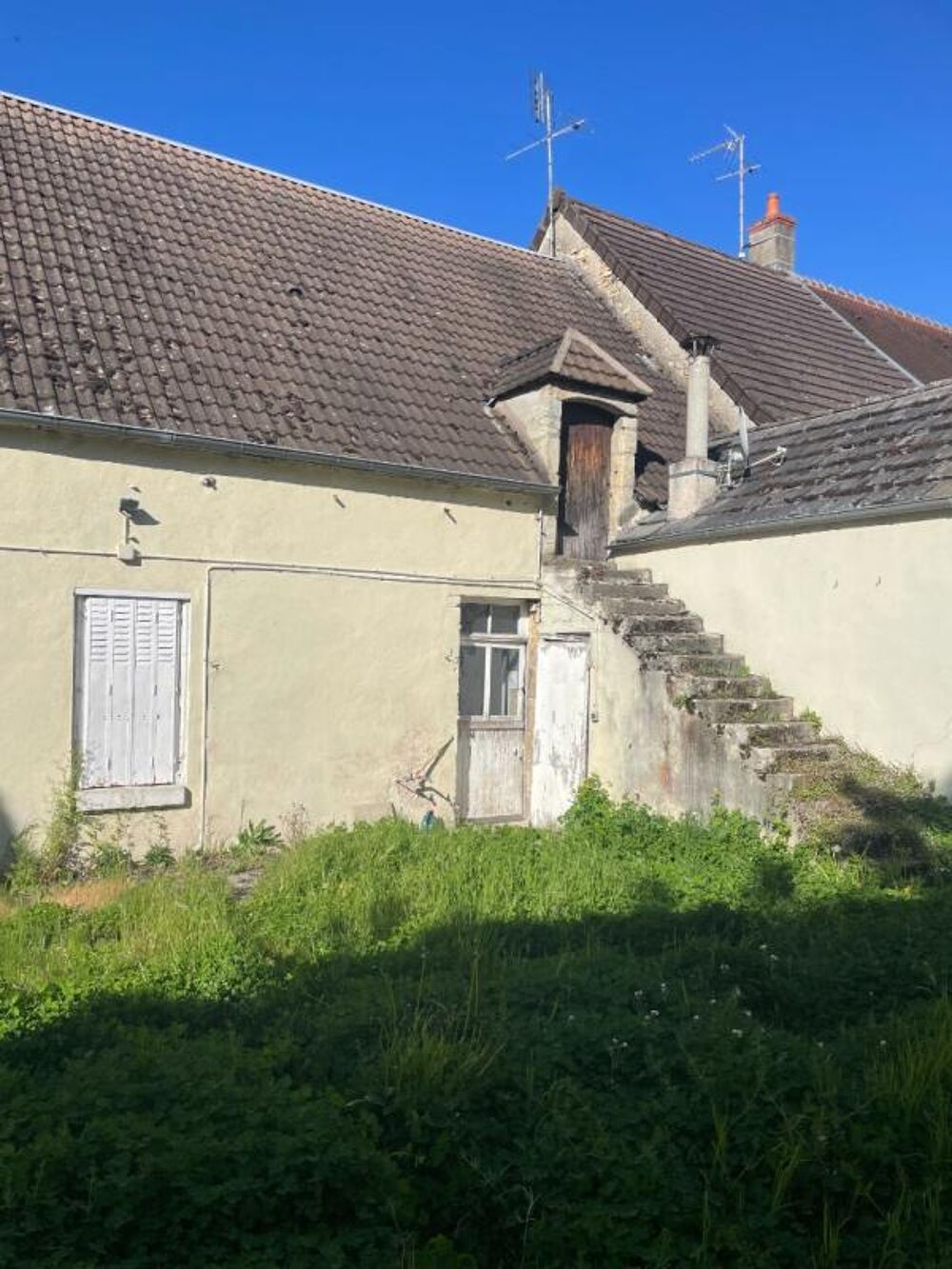 Maison de village à fort potentiel 133 m² + combles aménageables Proche Saint-Amand-Montrond