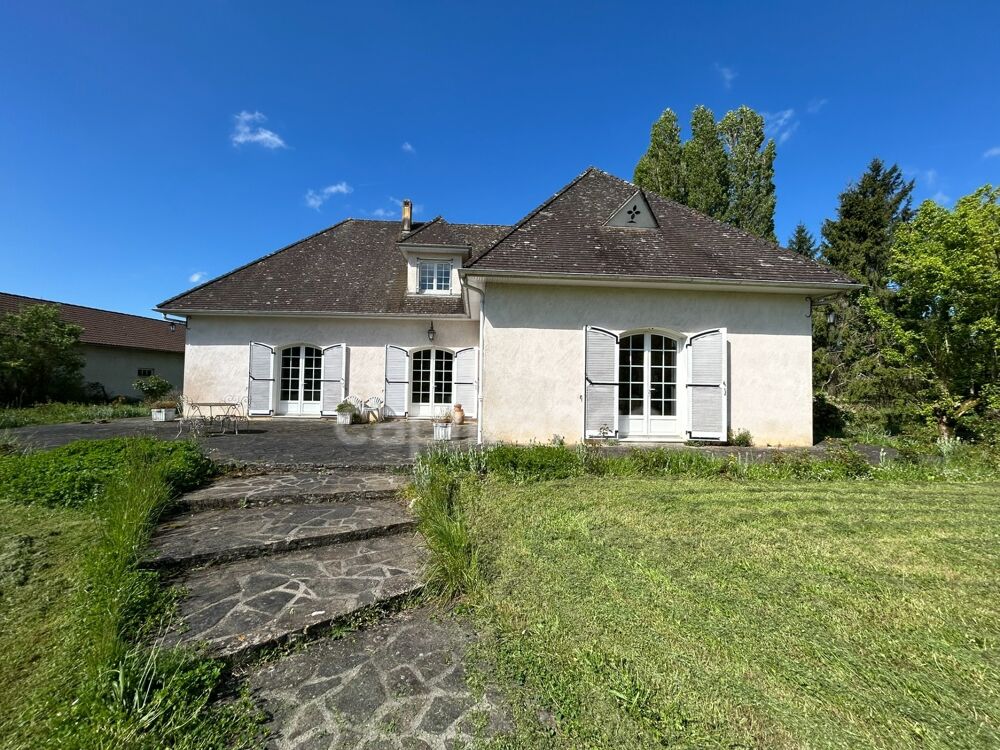 Vente Maison Maison à vendre 7 pièces THIVIERS (24)252m² sur plus de 5000m² de terrain Thiviers