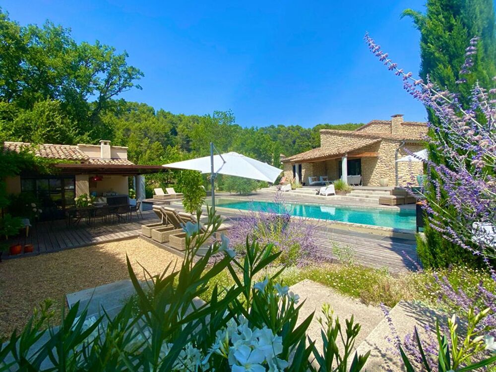Superbe maison en pierres avec piscine dans le Luberon