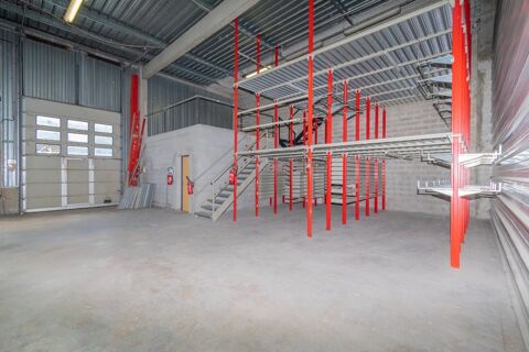   Dpt Bouches du Rhône (13), à louer GEMENOS Local commercial 210 m² - Entrepôt - Bureaux - Mezzanines - Rayonnage 