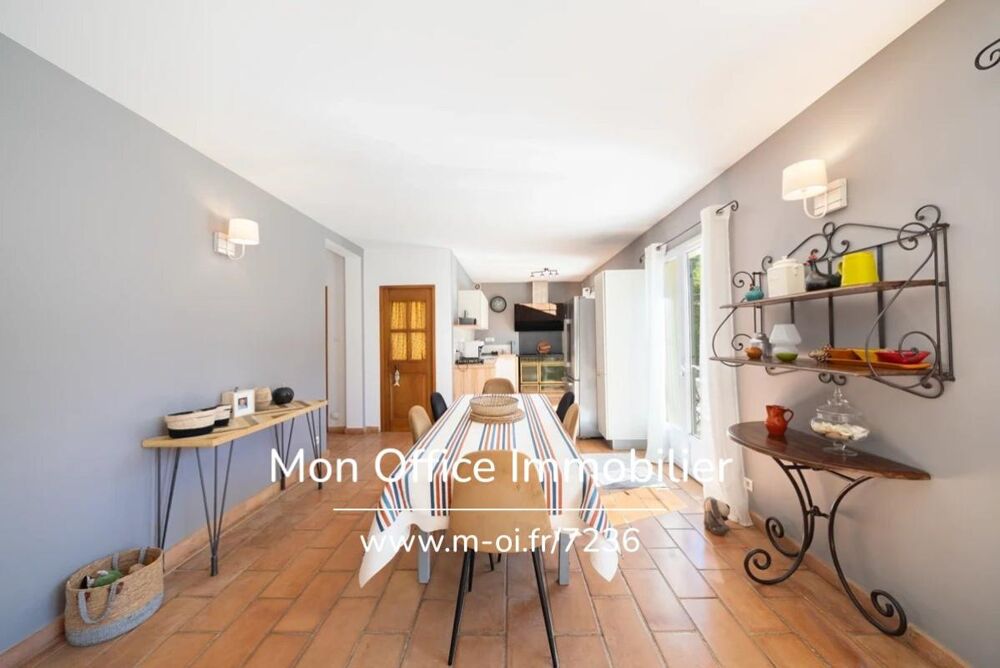 Vente Maison Référence : 7236-YAN - Villa 6 pièces- jardin-piscine-garage Eyguieres