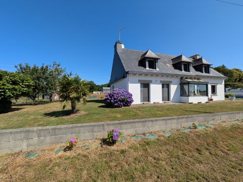   GUERN JOLIE MAISON DE 170M² AVEC VIE DE PLAIN PIED 7 PIECES GARAGE ET ATELIER PARCELLE DE 5150M² ENVIRON Maison - 7 pièce(s) - 167 m²