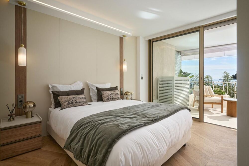 Palm Beach Pied-dans-l'eau : Appartement d'Élégance avec Vue Mer Panoramique