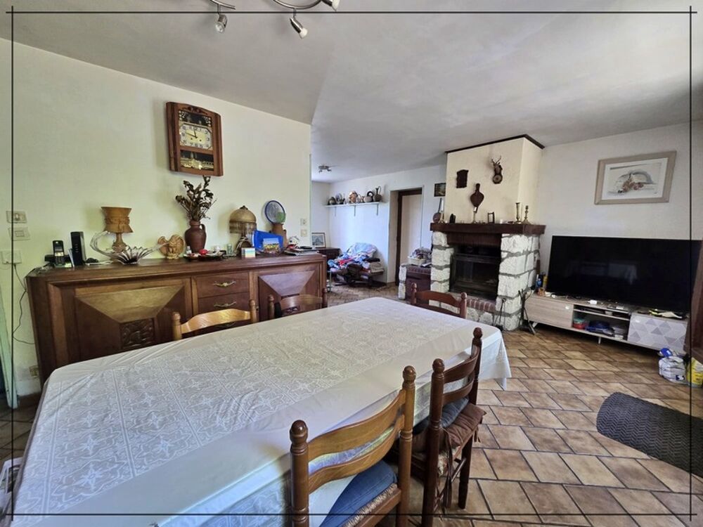 Charmante maison de plain-pied de 100m² à rafraîchir, située sur un terrain de 2500 m²