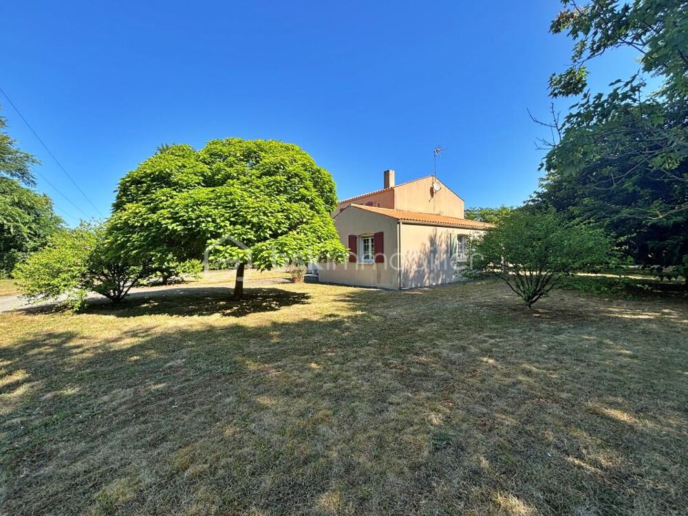 Maison spacieuse à vendre, idéal pour familles - Emplacement paisible