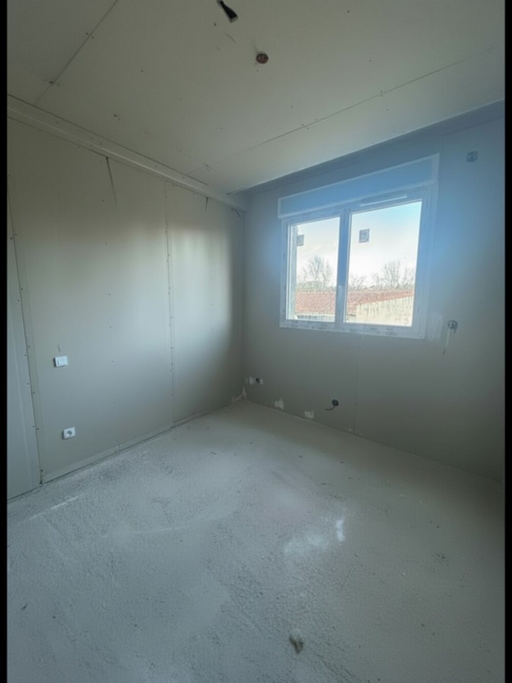 ? Appartement 64 m² à terminer de rénover + grande surface de 75 m² en rez-de-chaussée