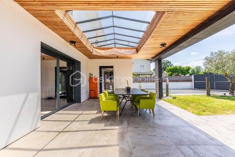 Villa familiale de standing avec piscine, double garage et vue dégagée