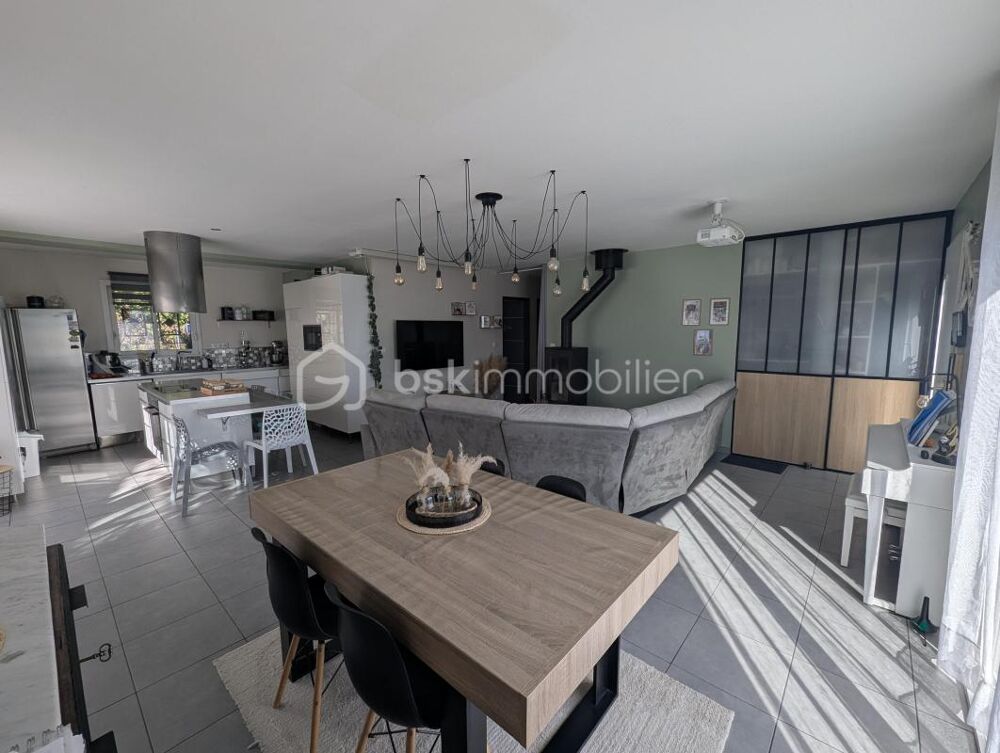 Maison de 101m2 avec garage, construction 2013, 5 pièces, 4 chambres