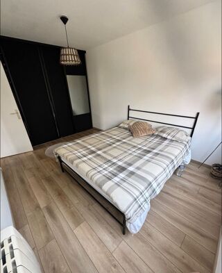  Appartement à louer 4 pièces 80 m²