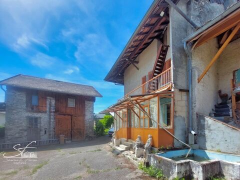   Lot de 2 maisons + grange avec cour et jardin, à vendre à PLANAISE (73) Maison - 11 pièce(s) - 240 m²