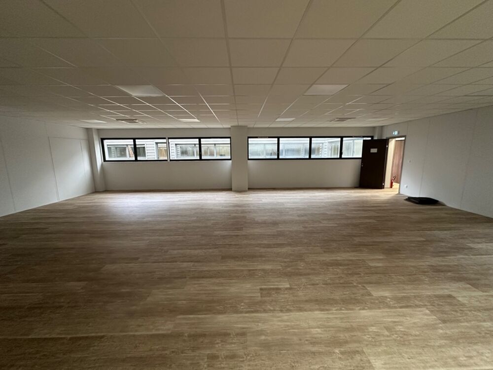   bureaux à louer RILLIEUX LA PAPE (69) plateau de bureaux de 249m2 au 1er étage avec parking inclu Rillieux la pape
