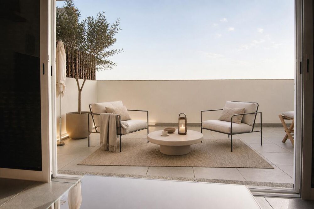 Superbe F4 PLEIN SUD de 86M2 m2 avec deux Terrasses de 38m2 , à 7 min à pied du M14