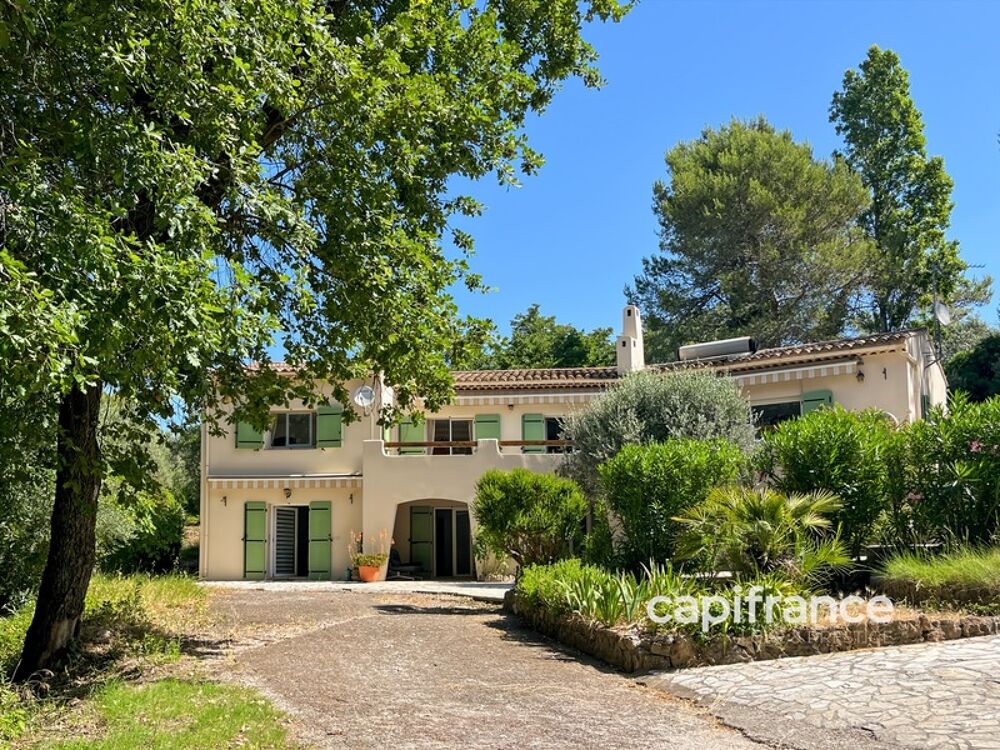 Villa à vendre 7 pièces avec piscine à BAGNOLS EN FORET (83)