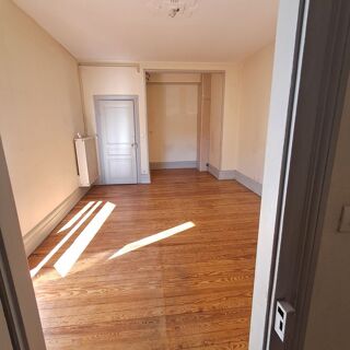  Appartement à louer 5 pièces 100 m²