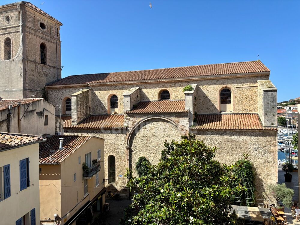 LA CIOTAT CENTRE HISTORIQUE  T3 ATYPIQUE AVEC VUE SUR LÉGLISE