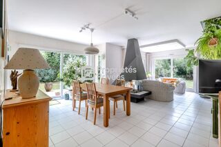 Vente Maison COUP DE COEUR à Bièvres - Une belle maison familiale de 175 m², 8 pièces, dans un cadre paisible Bievres
