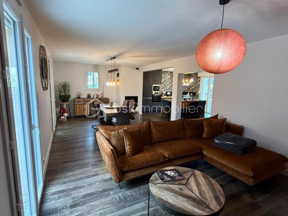 Belle Maison familiale de 145 m2 à Fougères rénovée en 2022 'Coup de Coeur assuré'