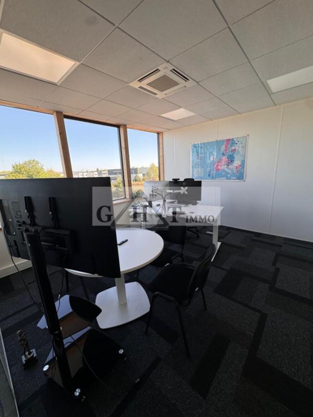   BUREAUX DE 500 M² A LOUER LIEUSAINT Lieusaint