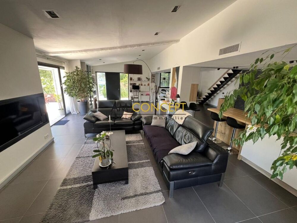 Vente Maison Villa d'exception à Contes - Volumes rares, piscine & dépe Contes