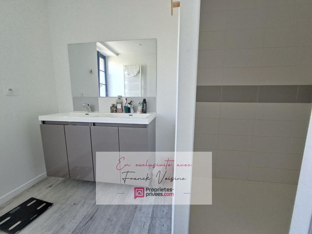 A VENDRE en Exclusivité à Pouzauges, Maison de centre-ville entièrement rénovée avec 1 chambre et 1 bureau