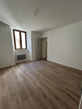  Appartement à louer 3 pièces 74 m²