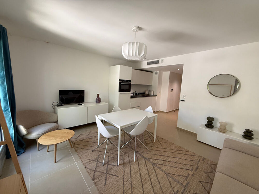 SAINT-TROPEZ  PLACE DES LICES  STUDIO DE STANDING AVEC BALCON ET GARAGE