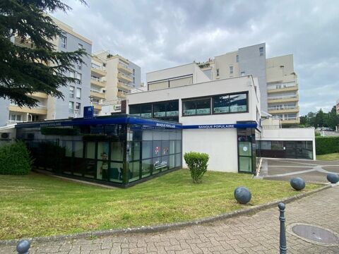   A VENDRE - ENSEMBLE IMMOBILIER 