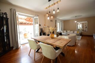  Maison  vendre 7 pices 221 m