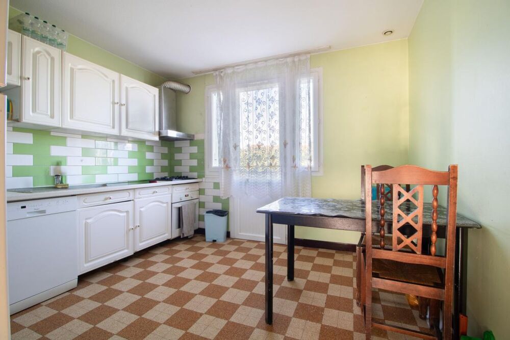 Maison 4 chambres isolée par l'extérieur avec petit jardin