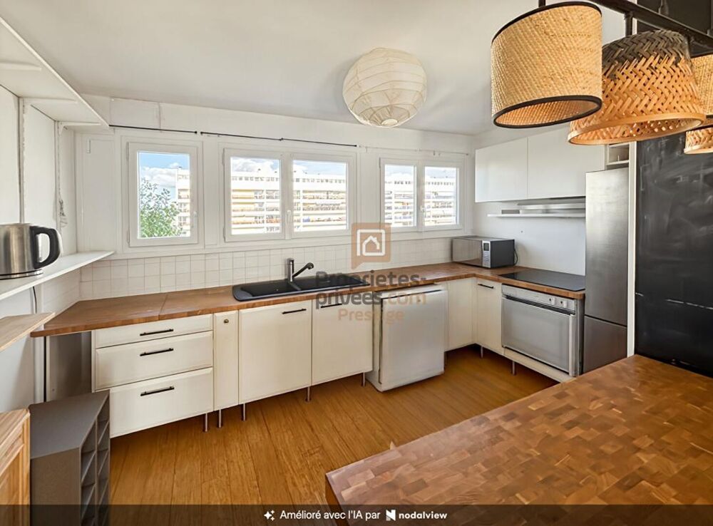 Ensemble de deux appartements situés sur le même palier, offrant au total 6 chambres avec balcon