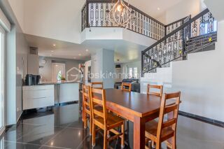  Propriété/château à vendre 8 pièces 251 m²
