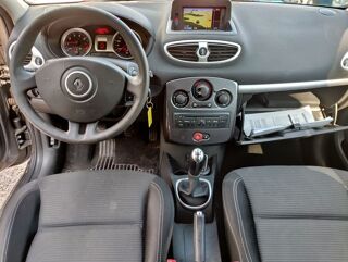 Clio III 1.2 75 TOMTOM LIVE 5P 2012 occasion 06640 Saint-Jeannet