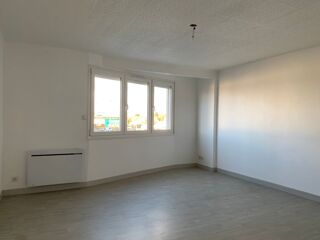 Appartement à louer 3 pièces 83 m²