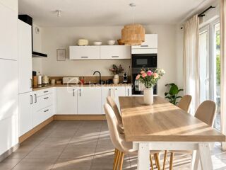 Vente Appartement RESIDENCE RECENTE - APPARTEMENT SANS TRAVAUX - LUMINEUX ET TRAVERSANT - REZ DE TERRASSE SURELEVE Saint martin d heres