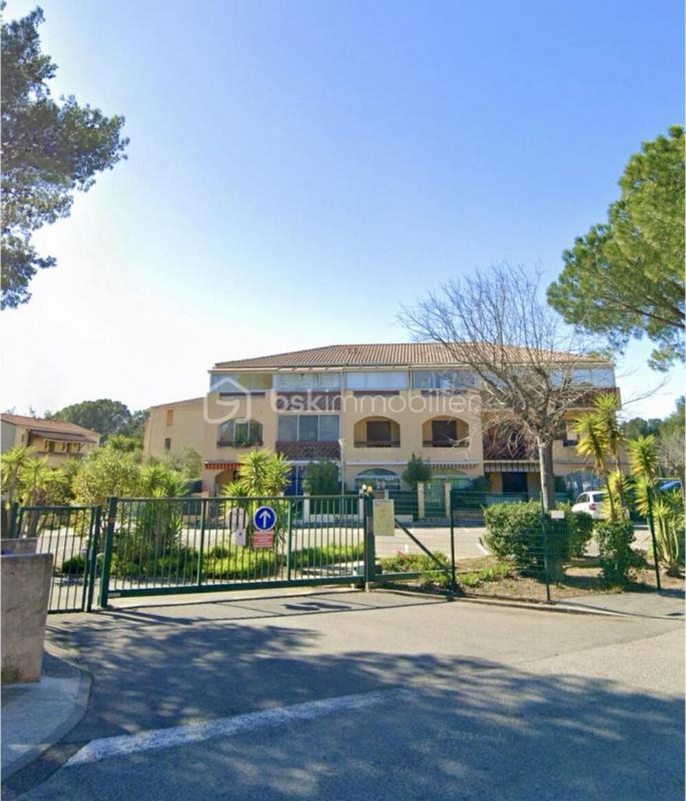 LA LONDE LES MAURES- STUDIO de 19m2 avec LOGGIA + PLACE DE PARKING privative