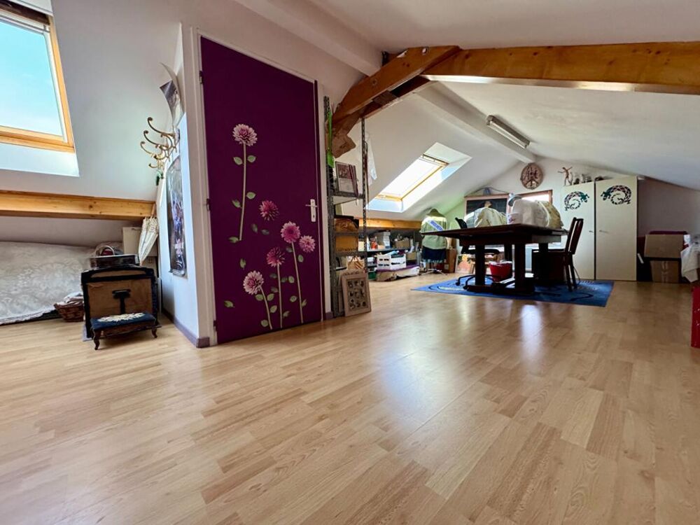 Maison Chassieu 5 pièces 120m2 terrain constructible divisé 897m2