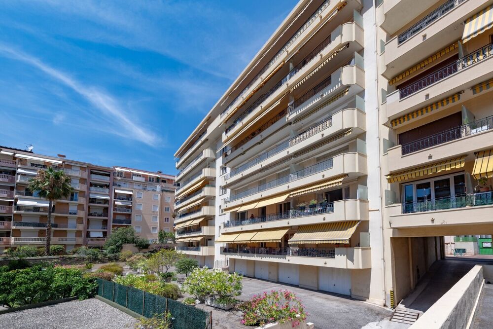 Menton - 70m²- au pied des commerces avec parking